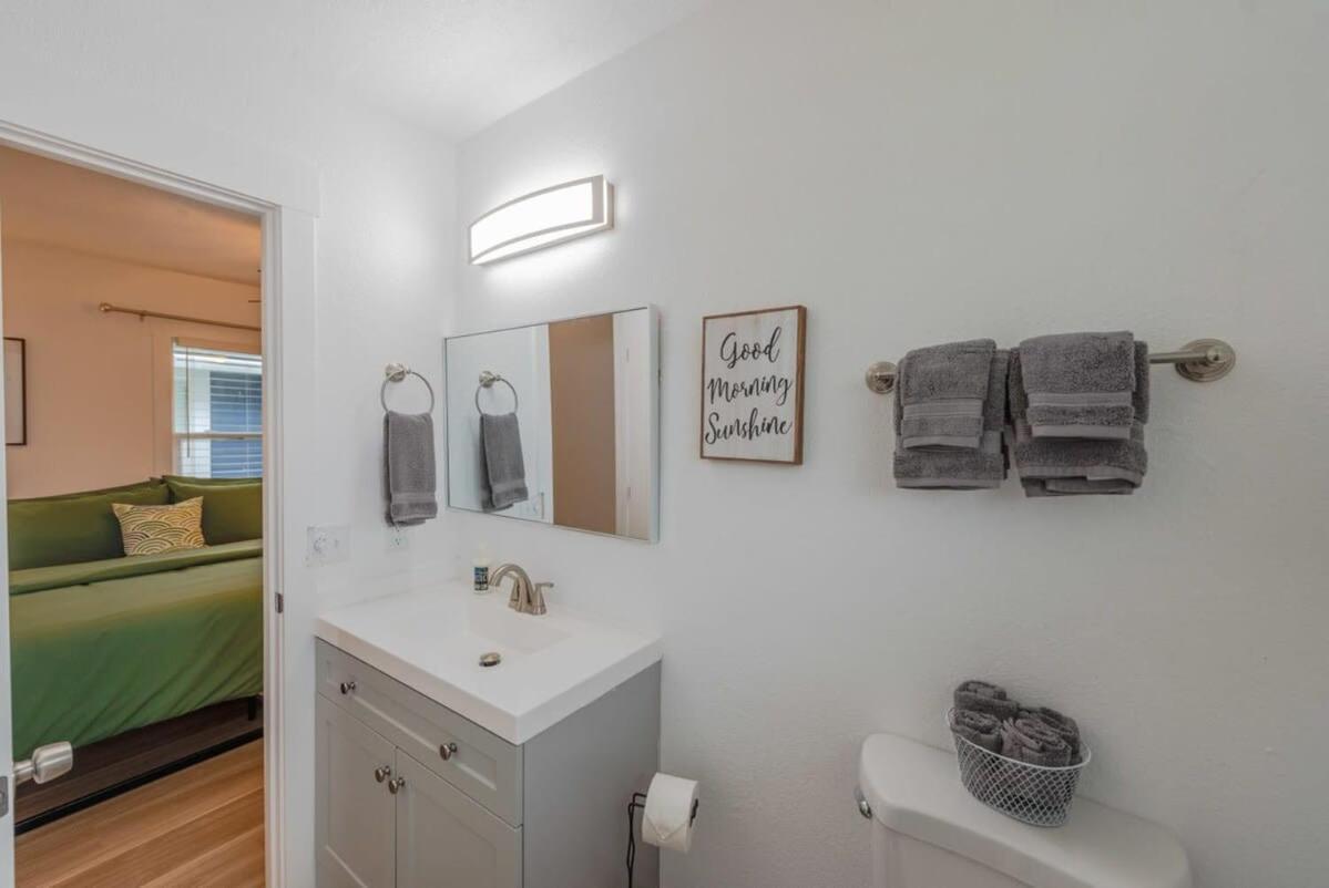#Stayinmydistrict Coos Bay Cypress Cottage 외부 사진