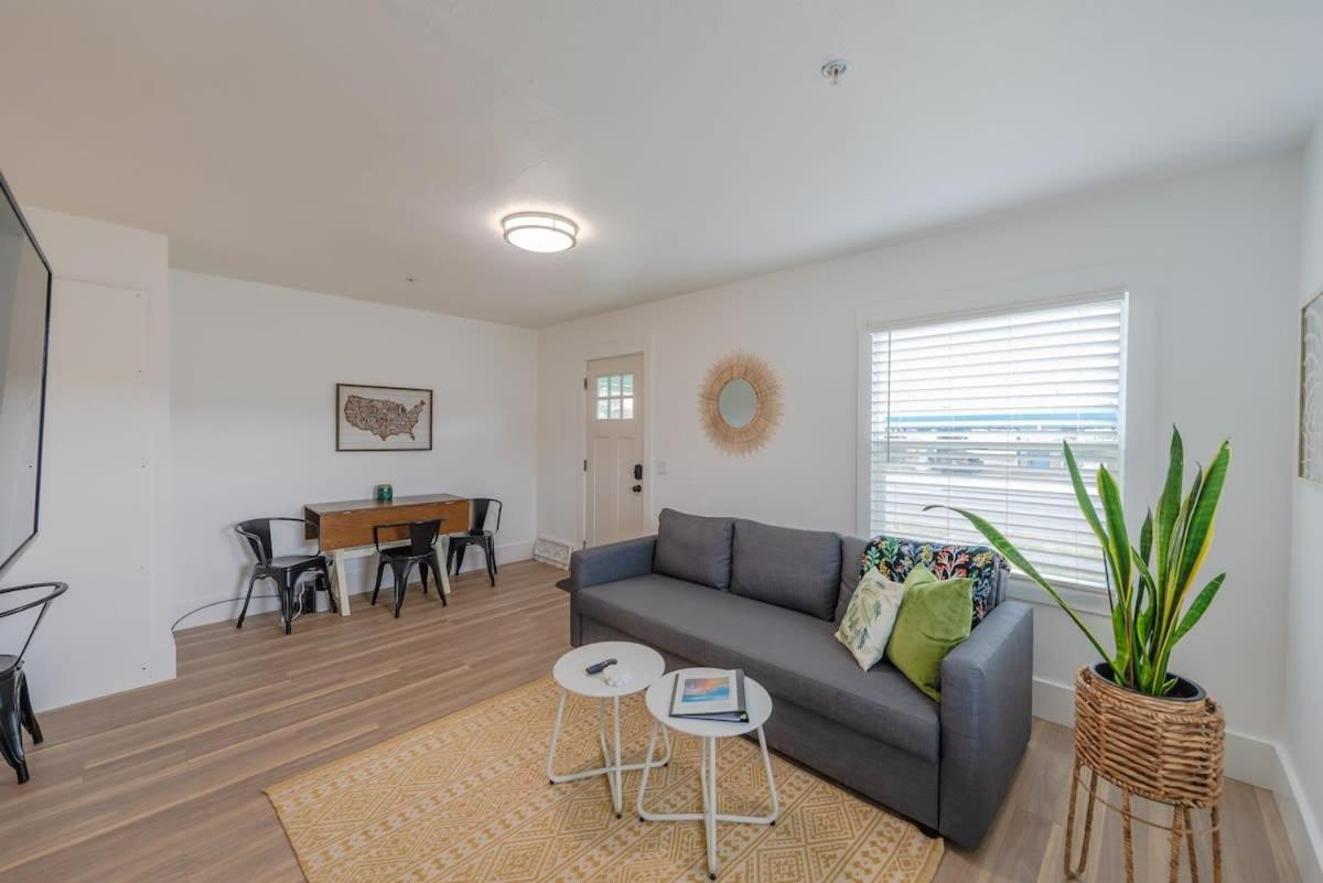 #Stayinmydistrict Coos Bay Cypress Cottage 외부 사진